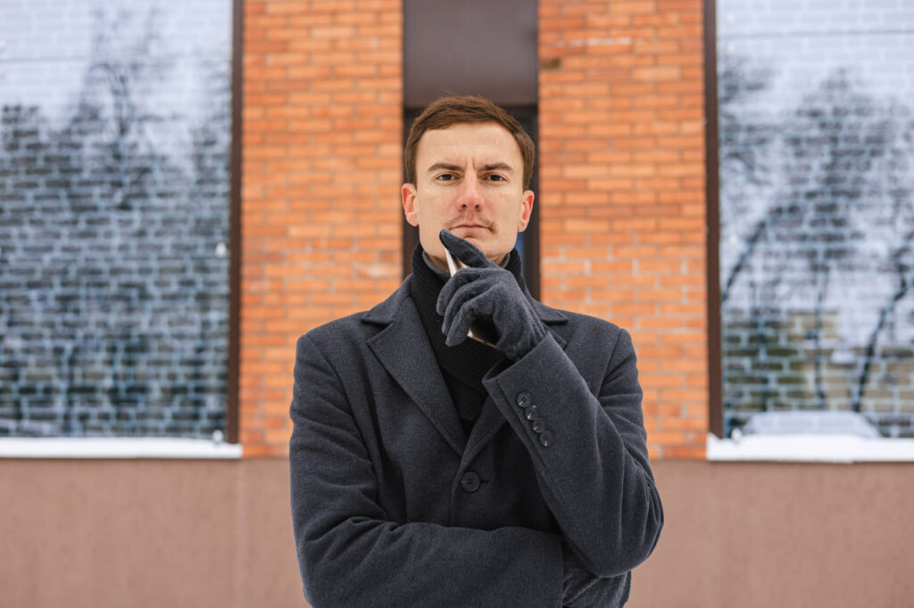 привласнення, розтрата майна або заволодіння ним шляхом зловживання службовим становищем